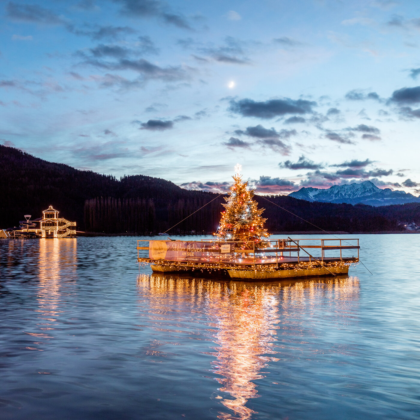 <p>Zurück zur Besinnlichkeit. Das ist Stiller Advent in Pörtschach. Das Advent-Seedorf in einer der schönsten und idyllischen Buchten des Wörthersees.</p>