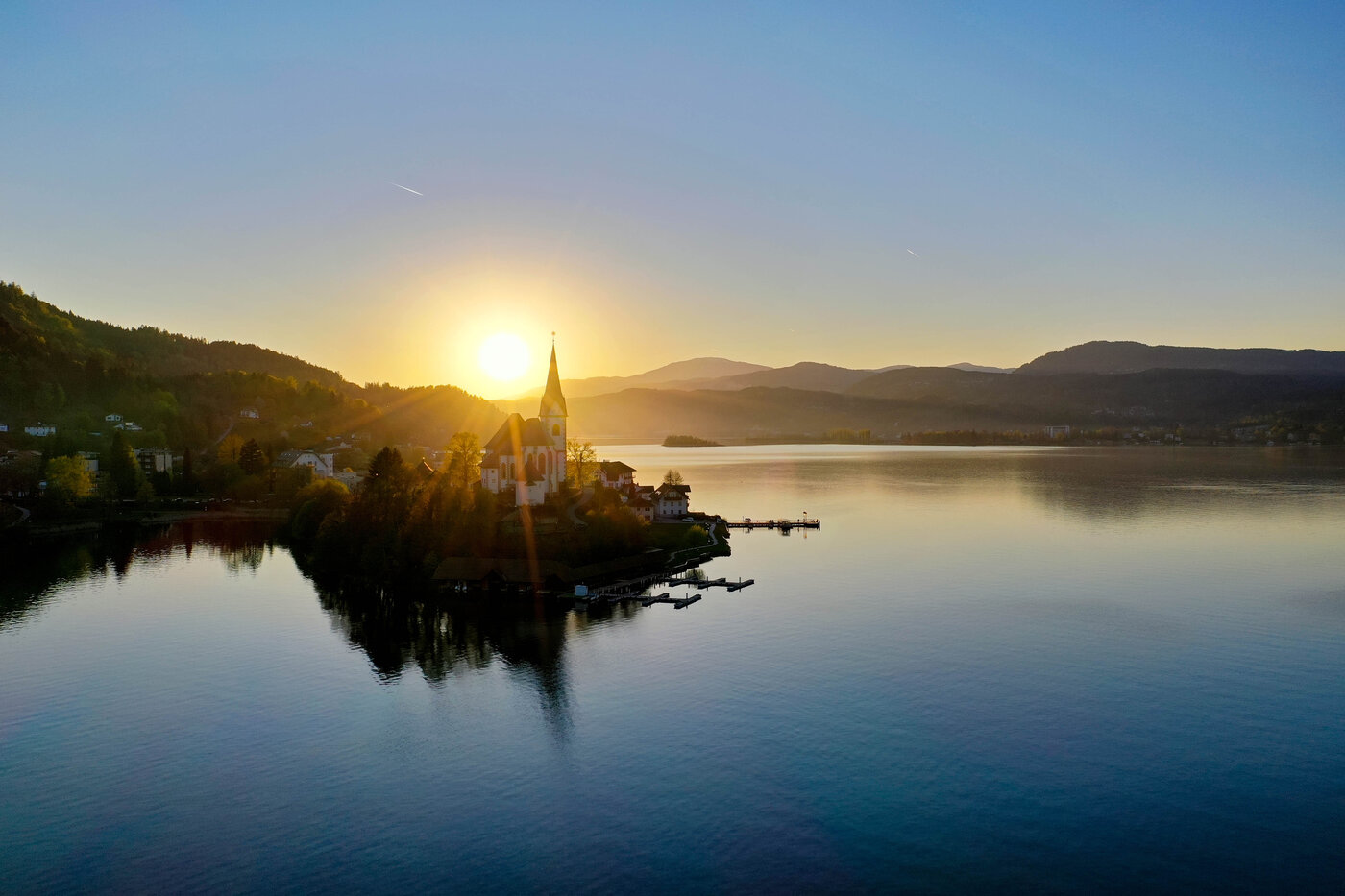 <p>Die Romantik im Ort Maria Wörth mit seinem als Hochzeitskirche weit über die Grenzen Kärntens hinaus bekannten Kirchlein.</p>