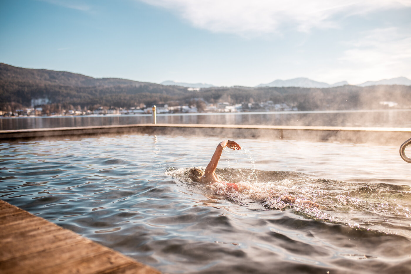 <p>Beheizter Außenpool beim Hotel Schloss Seefels.</p>