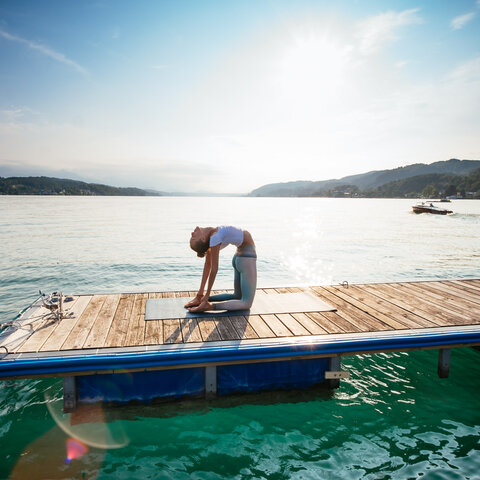 <p>Yoga am Wörthersee.</p>