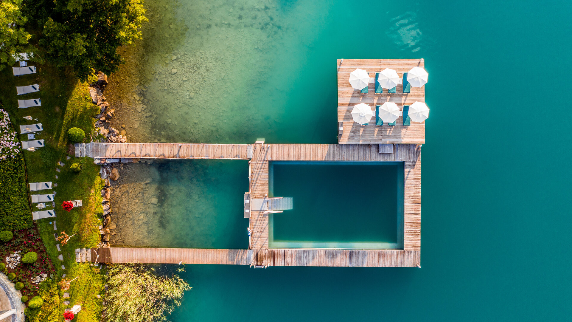 <p>Der beheizte Außenpool beim Hotel Schloss Seefels.</p>