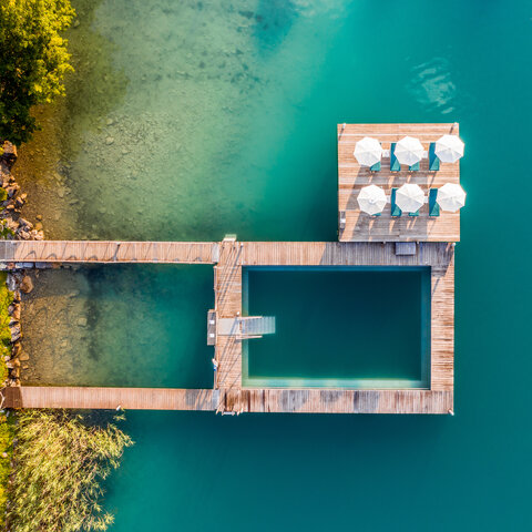 <p>Der beheizte Außenpool beim Hotel Schloss Seefels.</p>