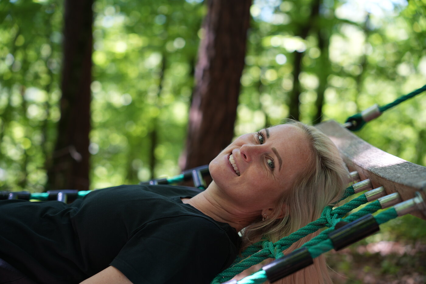 <p>Porträt der Psychologin Stefanie Egger beim Podcast zeit.LOS am Schaukelweg in Reifnitz.</p>