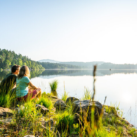 <p>Slow Trail Römerschlucht - Rast am Forstsee</p>