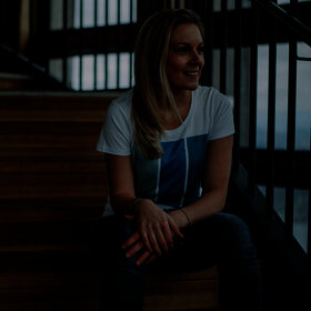 Portraitfoto von Stefanie Thaller vom Wörthersee Tourismus