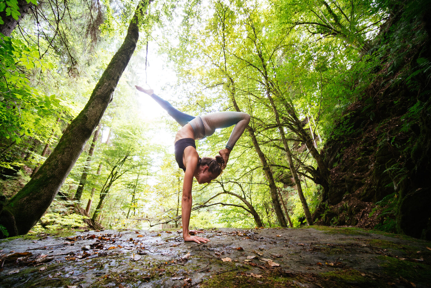 <p>Der&nbsp;Wörthersee-Yogaweg bietet den Aufbau und die Abfolge einer klassischen Yogastunde mit Körper-, Atem- und Achtsamkeitsübungen.&nbsp;</p>