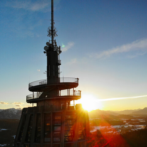 <p>Der&nbsp;Pyramidenkogel&nbsp;im Seental Keutschach ist mit seinen 100 m Höhe der höchste Holzaussichtsturm der Welt.&nbsp;</p>