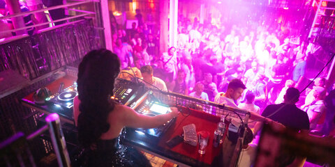 <p>Impressionen der Pink Lake Club Night Fabrik 2019.</p>